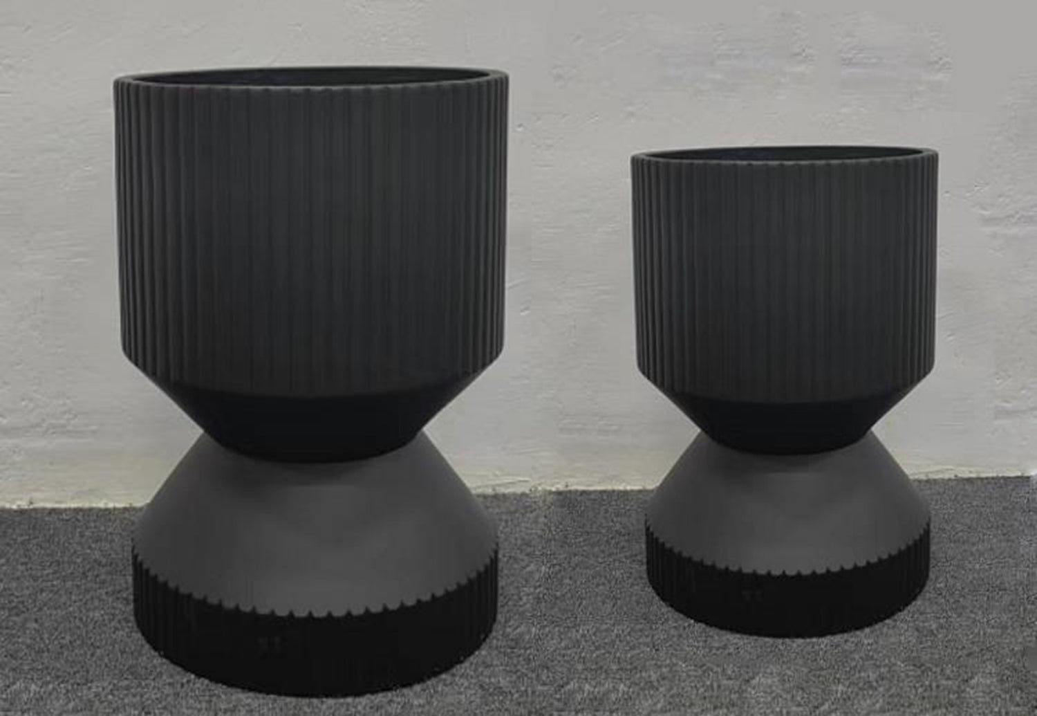 Moderner Pflanztopf in Schwarz