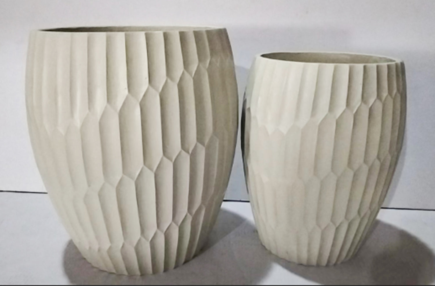 Moderner Pflanztopf aus Keramik mit 3D-Struktur – Beige