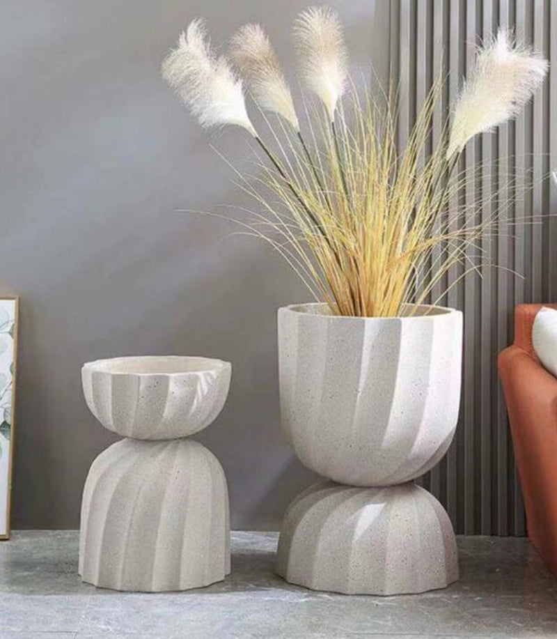 Moderner Pflanztopf mit Skulptur-Design