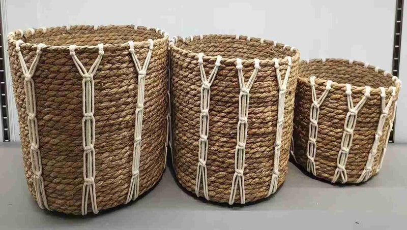 Seegras-Körbe mit Makramee-Details